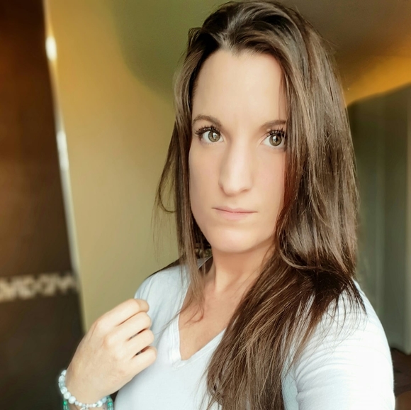 Meet your Posher, Isabelle - Picture 1 of 1